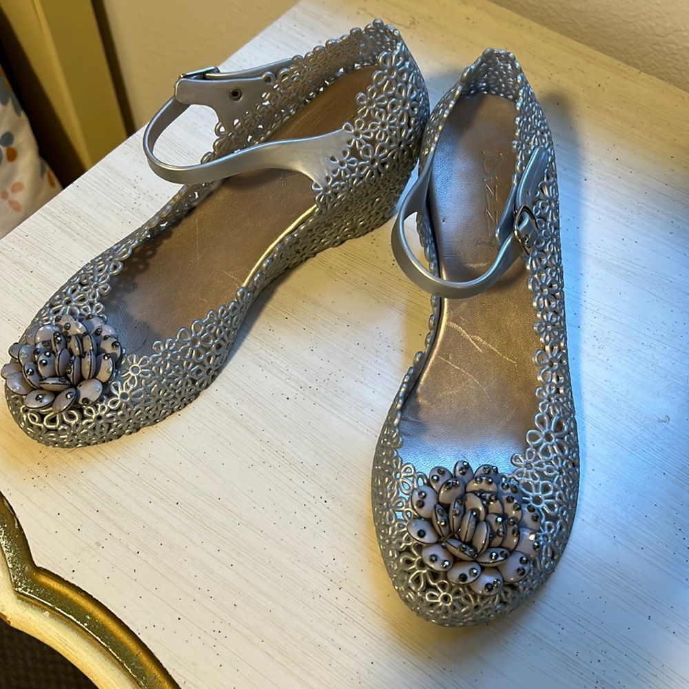 Dizzy Size 7 Silver Daisy Wedges